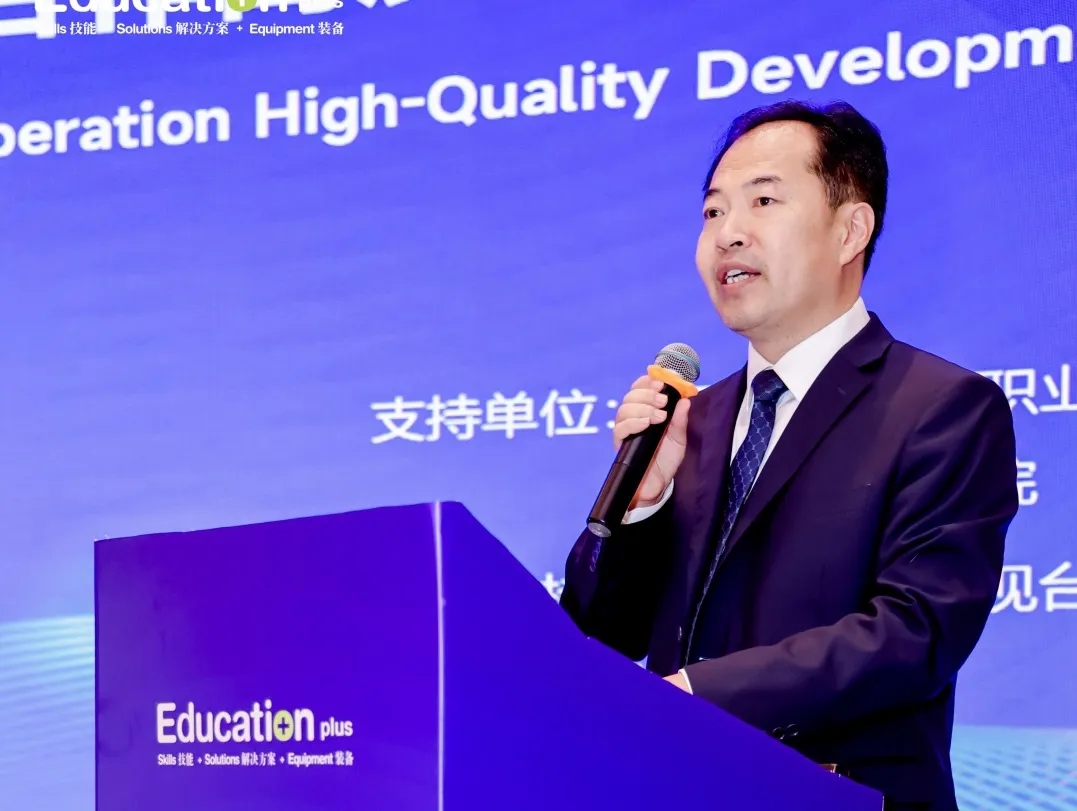 刘荩一在国际职教大会作主题发言-滨州职业学院